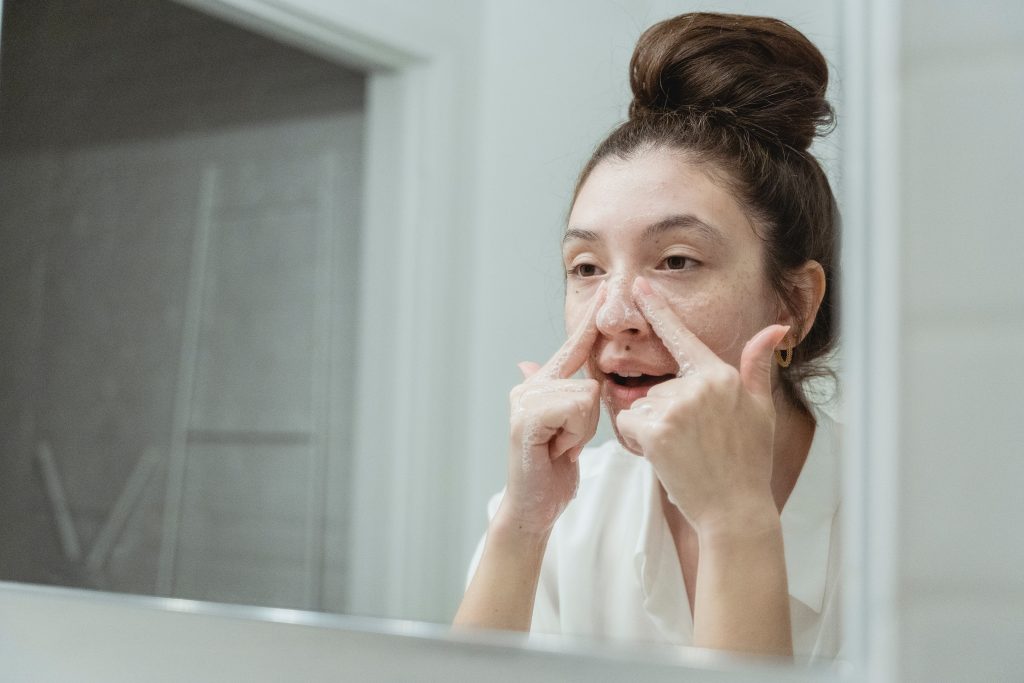 Woman using moisturiser in her skincare routine